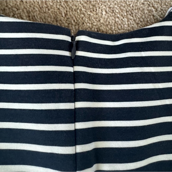 Navy and White Banana Republic work dress - Picture 3 of 7